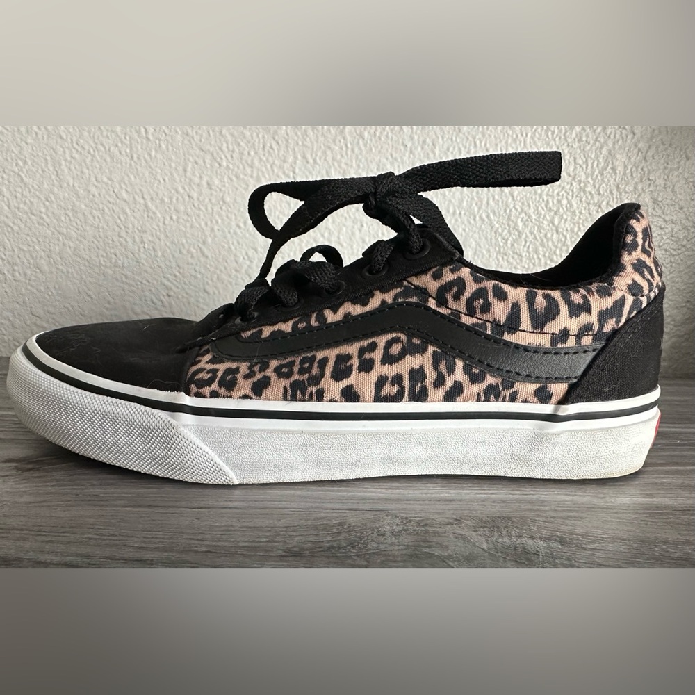 Vans Sneakers (women’s)